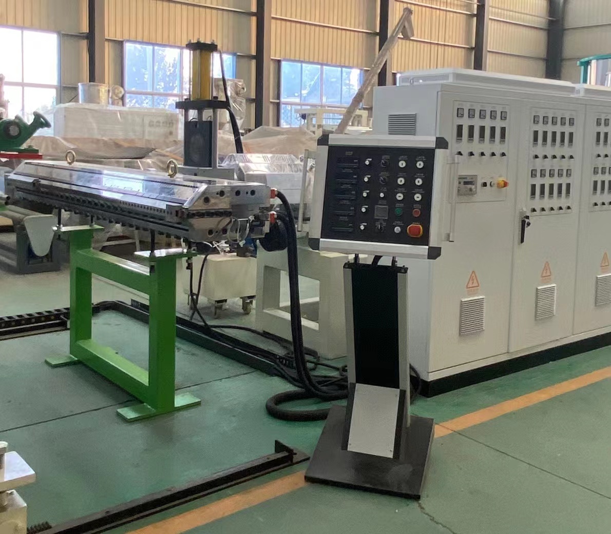 Säädöt ennen ABS-arkkiekstruusiokoneen lähettämistä